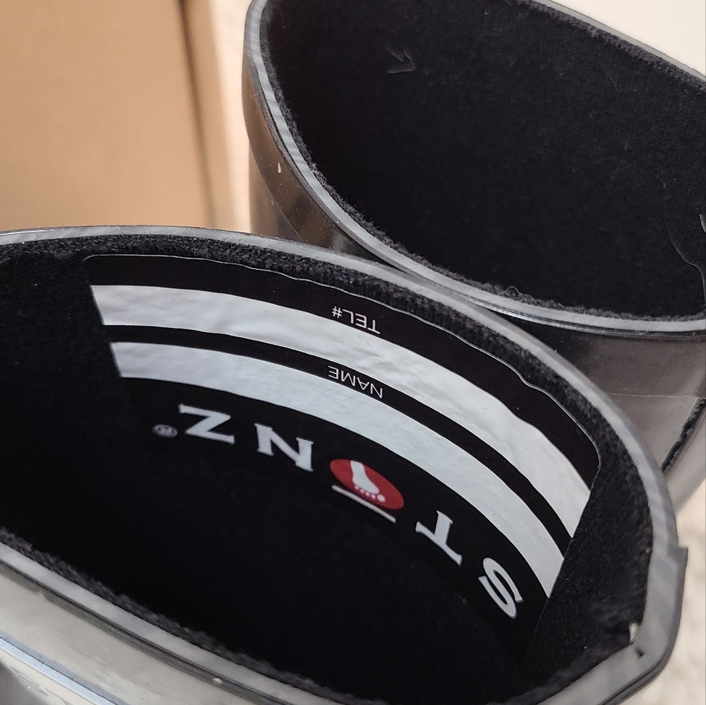 Stonz Snow and Rain Boots Grey and Black - Picture 5 of 6